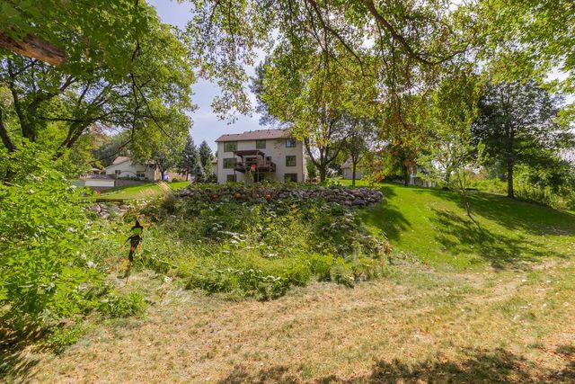 8610 Valley View Court, Chanhassen, MN 55317