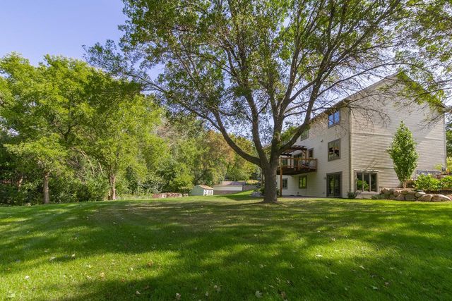 8610 Valley View Court, Chanhassen, MN 55317