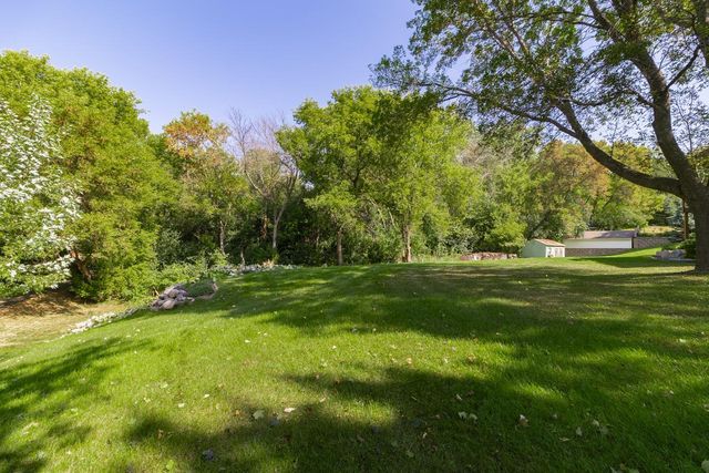 8610 Valley View Court, Chanhassen, MN 55317