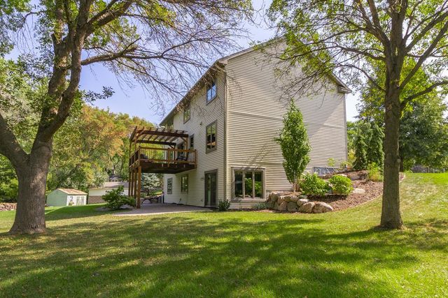 8610 Valley View Court, Chanhassen, MN 55317
