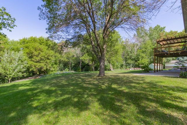 8610 Valley View Court, Chanhassen, MN 55317