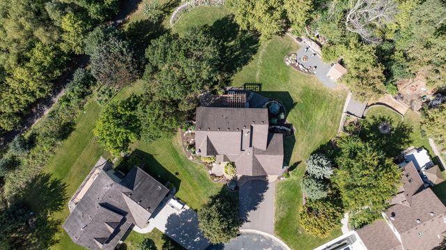 8610 Valley View Court, Chanhassen, MN 55317
