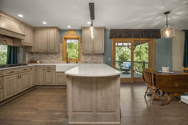 8610 Valley View Court, Chanhassen, MN 55317