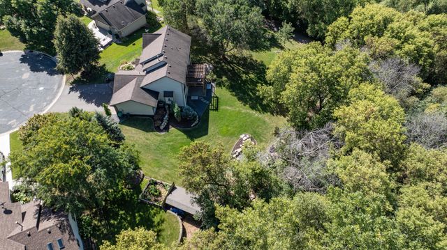 8610 Valley View Court, Chanhassen, MN 55317