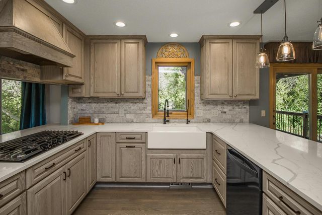 8610 Valley View Court, Chanhassen, MN 55317