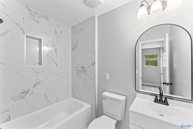 51 W Aqua Vista Drive, Gadsden, AL 35901