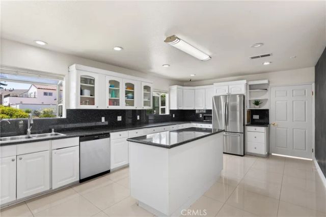 18841 Pasadero Drive, Tarzana, CA 91356