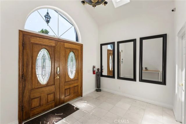 18841 Pasadero Drive, Tarzana, CA 91356