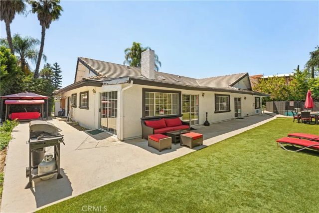 18841 Pasadero Drive, Tarzana, CA 91356