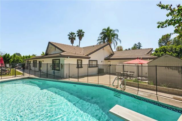 18841 Pasadero Drive, Tarzana, CA 91356