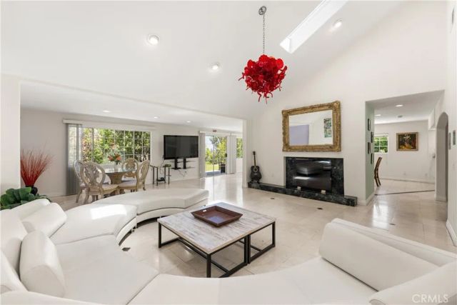 18841 Pasadero Drive, Tarzana, CA 91356