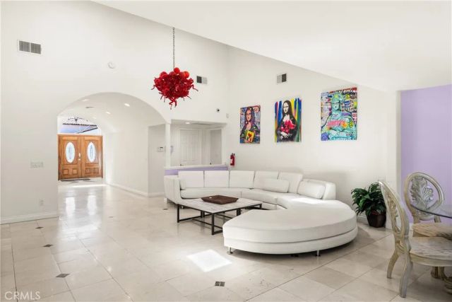 18841 Pasadero Drive, Tarzana, CA 91356