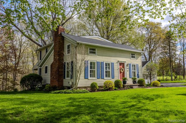 1081 E Tienken Road N, Rochester Hills, MI 48306