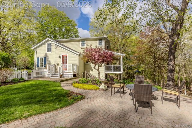 1081 E Tienken Road N, Rochester Hills, MI 48306