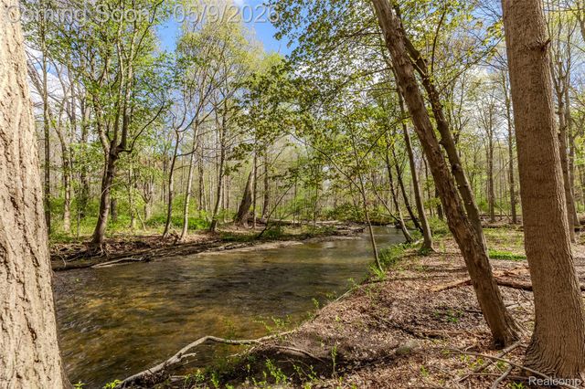 1081 E Tienken Road N, Rochester Hills, MI 48306