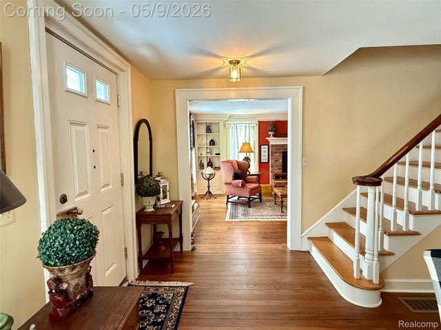 1081 E Tienken Road N, Rochester Hills, MI 48306