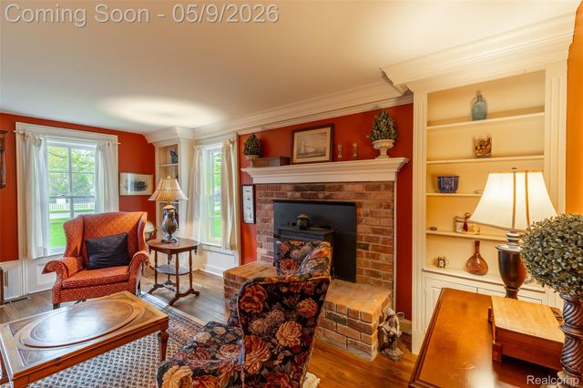 1081 E Tienken Road N, Rochester Hills, MI 48306