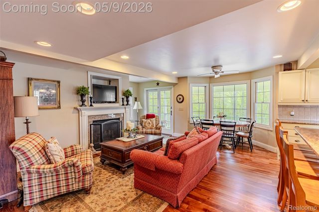 1081 E Tienken Road N, Rochester Hills, MI 48306