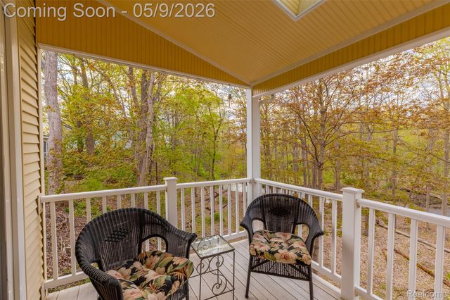 1081 E Tienken Road N, Rochester Hills, MI 48306