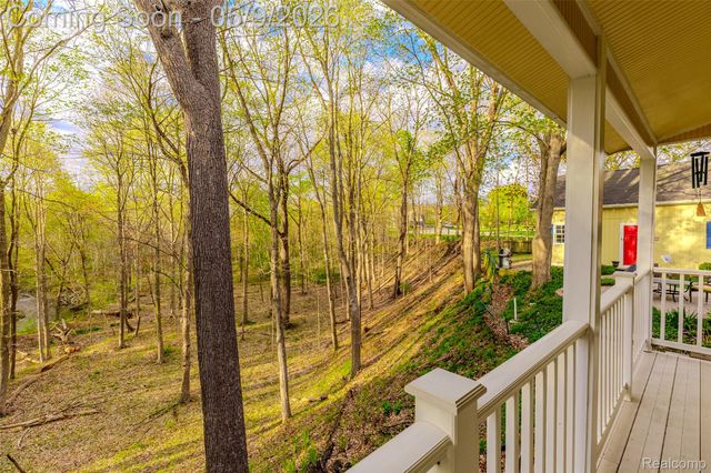 1081 E Tienken Road N, Rochester Hills, MI 48306
