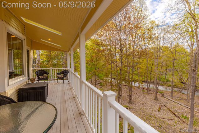 1081 E Tienken Road N, Rochester Hills, MI 48306