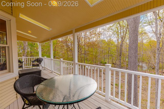 1081 E Tienken Road N, Rochester Hills, MI 48306