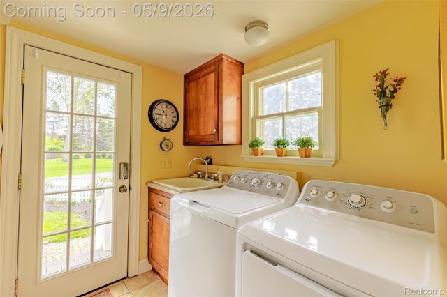 1081 E Tienken Road N, Rochester Hills, MI 48306