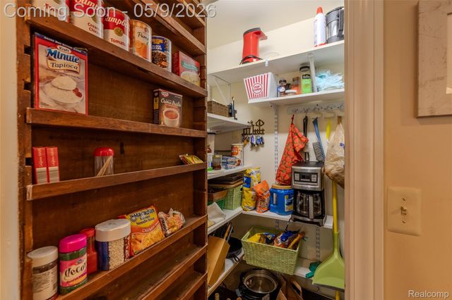 1081 E Tienken Road N, Rochester Hills, MI 48306