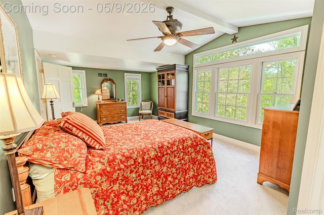 1081 E Tienken Road N, Rochester Hills, MI 48306