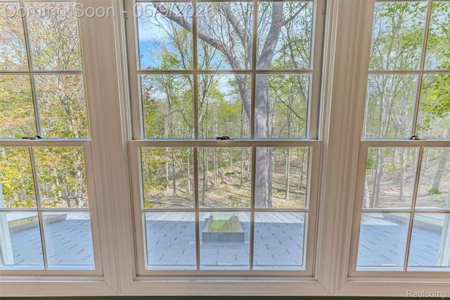 1081 E Tienken Road N, Rochester Hills, MI 48306