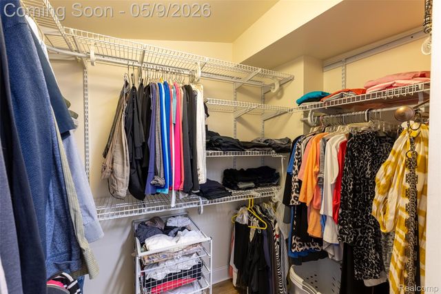1081 E Tienken Road N, Rochester Hills, MI 48306