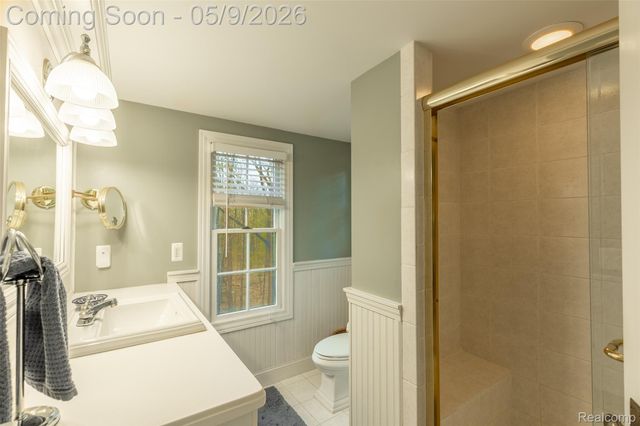 1081 E Tienken Road N, Rochester Hills, MI 48306
