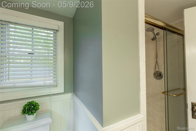 1081 E Tienken Road N, Rochester Hills, MI 48306