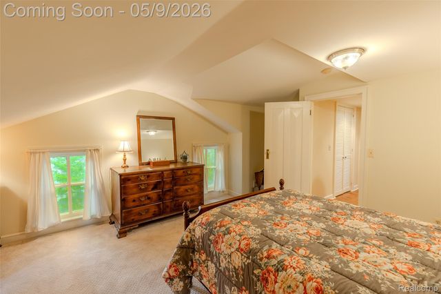 1081 E Tienken Road N, Rochester Hills, MI 48306