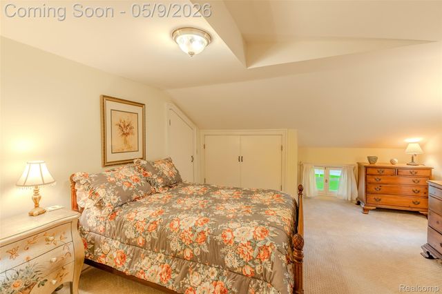 1081 E Tienken Road N, Rochester Hills, MI 48306
