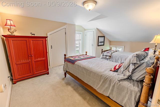 1081 E Tienken Road N, Rochester Hills, MI 48306
