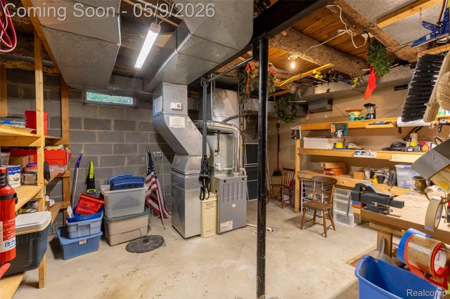 1081 E Tienken Road N, Rochester Hills, MI 48306