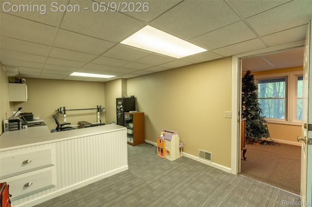 1081 E Tienken Road N, Rochester Hills, MI 48306