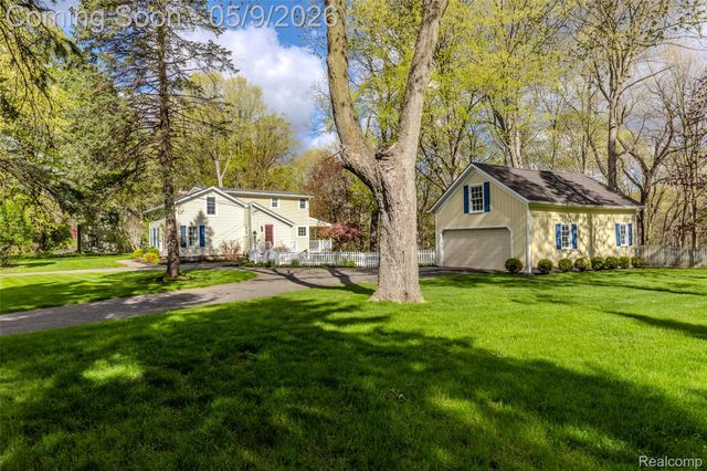 1081 E Tienken Road N, Rochester Hills, MI 48306