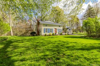 1081 E Tienken Road N, Rochester Hills, MI 48306