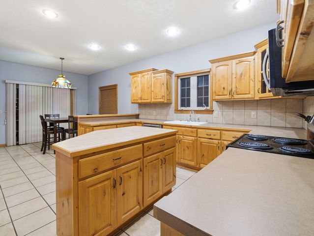 709 N Milton Drive, Nixa, MO 65714