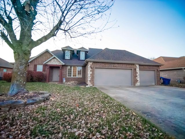 709 N Milton Drive, Nixa, MO 65714