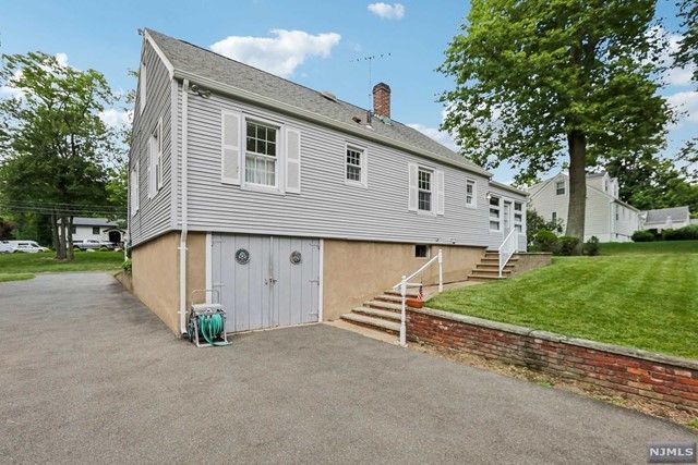 930 Franklin Avenue, Franklin Lakes, NJ 07417