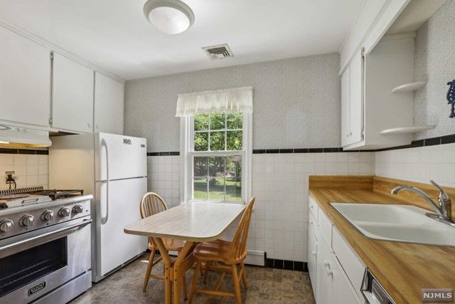 930 Franklin Avenue, Franklin Lakes, NJ 07417