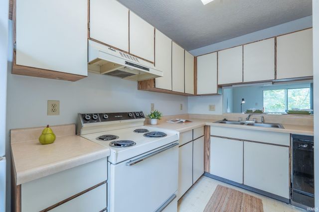 2352 S Burberry Lane, Bloomington, IN 47401