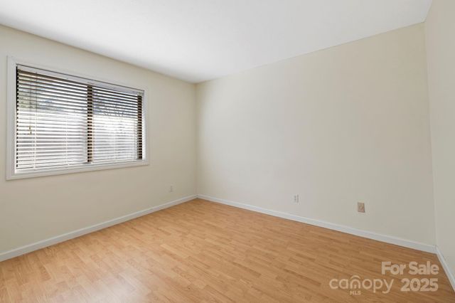 521 Courtwood Lane 7, Hendersonville, NC 28739