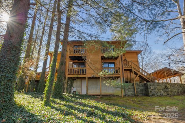 521 Courtwood Lane 7, Hendersonville, NC 28739