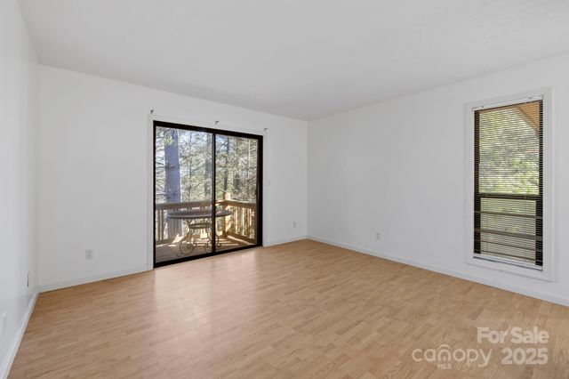 521 Courtwood Lane 7, Hendersonville, NC 28739