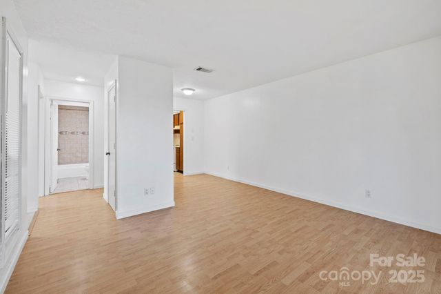 521 Courtwood Lane 7, Hendersonville, NC 28739