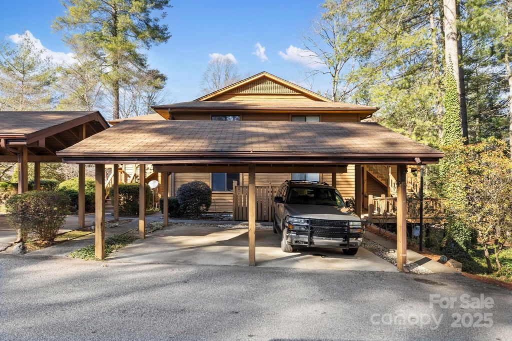 521 Courtwood Lane 7, Hendersonville, NC 28739